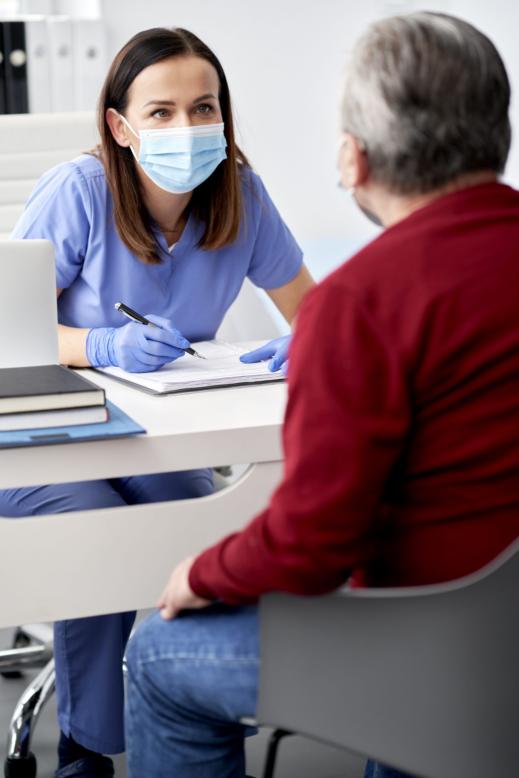 female-doctor-conducts-a-medical-interview-with-the-senior-patient-1.jpg